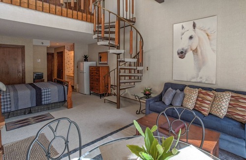 Purgatory Cabin | The Hideout (#314) | 10 min to Ski, AC, Golf, Pool, HotTub, Pickleball