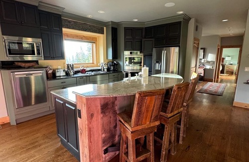 Big Sky House | The Hideout - A cozy, Ski in/Ski out home in Big Sky with Elevator