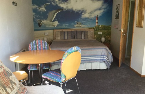 Newport Cabin | THE HIDEOUT Brighstone IOW Studio style cabin Rural Quiet. Downs Beaches 10 mins