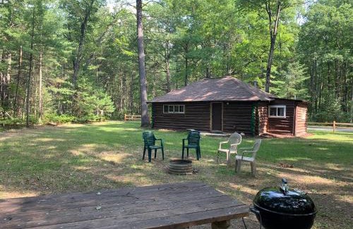 Oscoda House | The Hideout - Cute And Quiet Rustic Cabin!