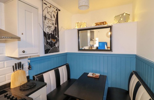Oakham Cottage | THE HIDEOUT, family friendly, character holiday cottage in Oakham