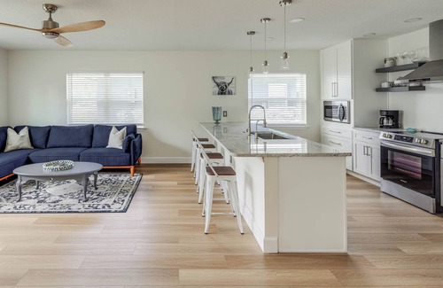 Tropic House | The Highland House - with a Peek-a-boo River View