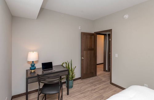 Merriam Park Apartment | The Highline Apartments 2 Bed/ 2 Bath