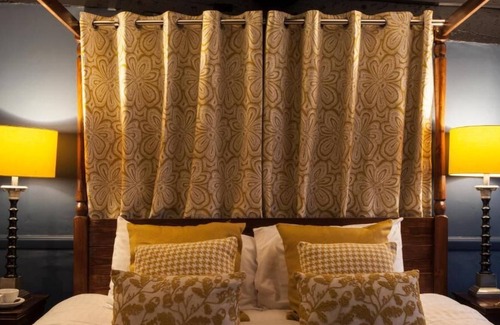 Burford Hotel | The Highway Inn