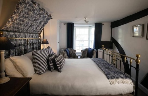 Burford Hotel | The Highway Inn