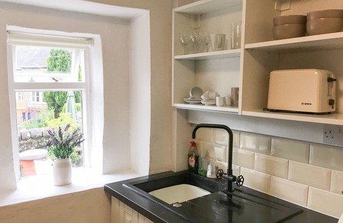 Cromford Cottage | THE HILL, character holiday cottage, with a garden in Cromford