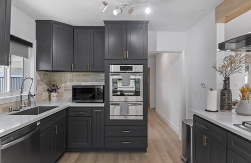 North Tustin House | THE HILLS - Scenic Retreat with Game Room CLOSE TO DISNEY