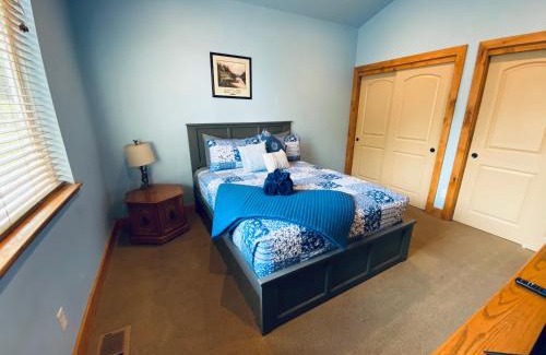 Oakhurst House | The Hilltop Cabin Retreat in Bass Lake Heights