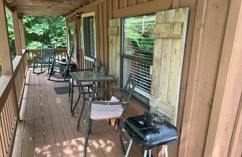 Mountain View Cabin | The Hilltop Cabins - Farmhouse