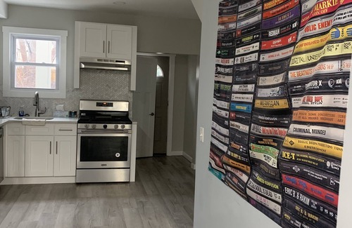 Communipaw House | The Hip-Hop House - Spacious & Nostalgic, SUPER Close to NYC