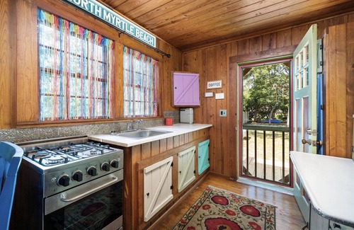 Windy Hill Cabin | The Hippie Hideaway- Betsy in Windy Hill NMB,