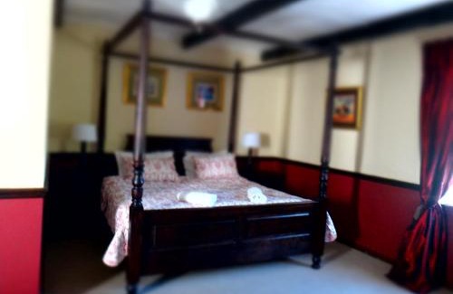 Bathurst House | The Historic Pig and Whistle Inn