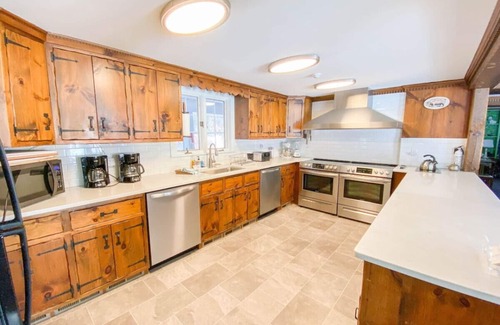 Carroll County House | The Historic Wolfville Mountain Home | Sleeps 25