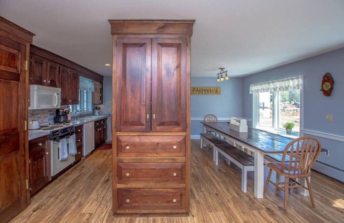 Waterford House | The Hive Newly Renovated Chic Farmhouse & Barn