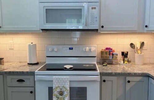Waynesville House | The Hive Waynesville 1 mile to downtown