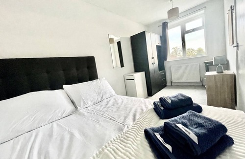 Kidlington House | The HK House - Family Friendly Near To Blenheim Palace & Oxford City Centre