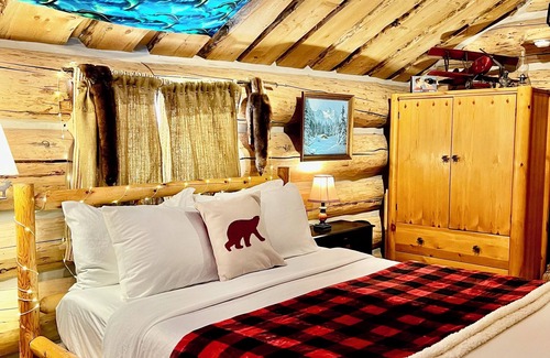 Susitna North Cabin | The Hobbit Cabin ! lake front , cozy and unique