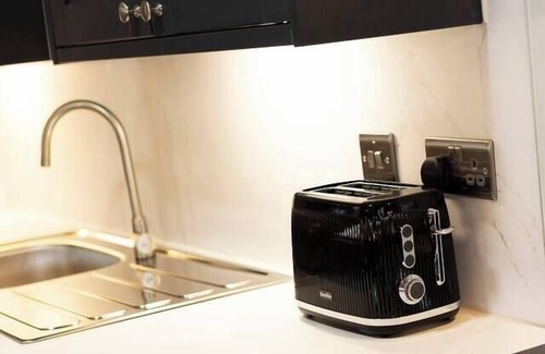 Queens Quarter Apartment | The Hockney- 2 bd Hip Ap. Ultra Fast WIFI