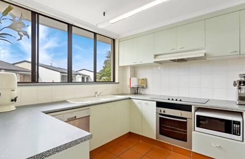 Sorrento Villa | The Holiday House in Bundell Gold Coast Getaway