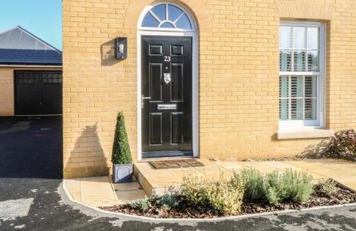 Norwich House | The Hollies