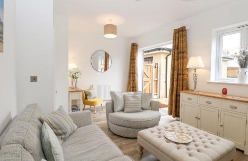 Norwich House | The Hollies