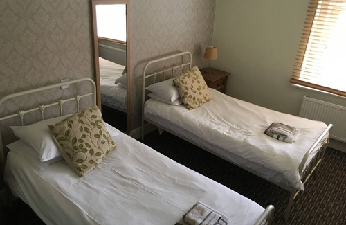 Westbury Hotel | The Hollies Inn