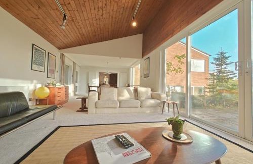 Tealby House | The Hollow Tealby