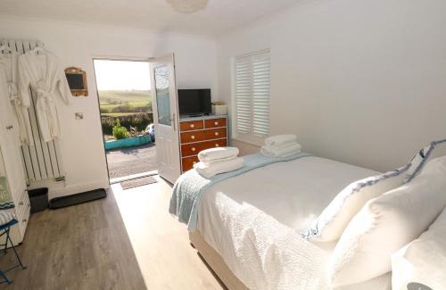 Kilgetty House | The Hollybush