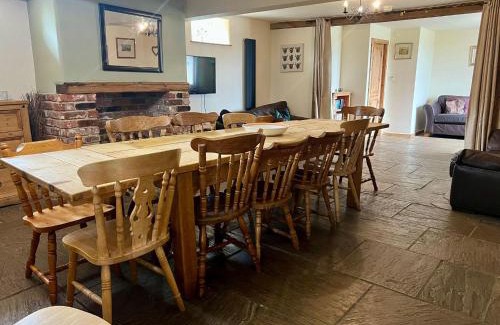 Peak District House | The Holmes Barn - Sleeps 16 - Pet friendly