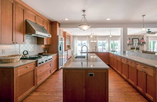 Kauneonga Lake House | The Homestead Full: Lakefront Fun—Sleeps 28!