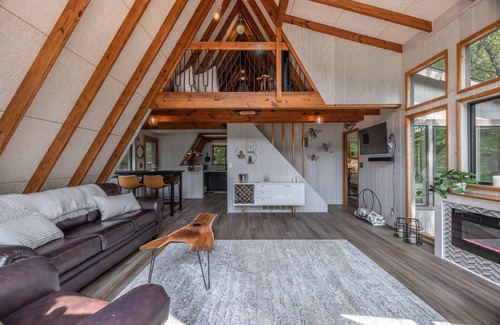 Wright City Ski Chalet | The Honey Bee Inn by Innsbrook Vacations!