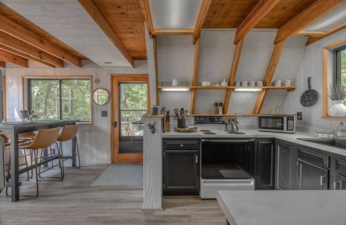 Wright City Ski Chalet | The Honey Bee Inn by Innsbrook Vacations!