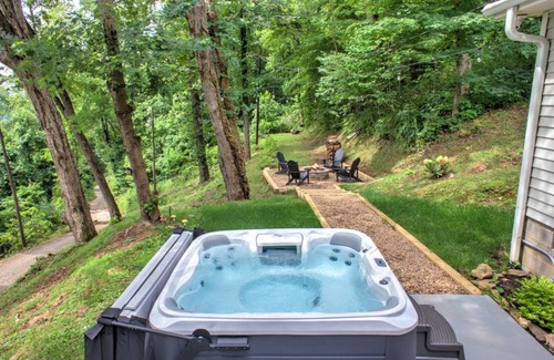 Weaverville House | The Honeybee Hideaway