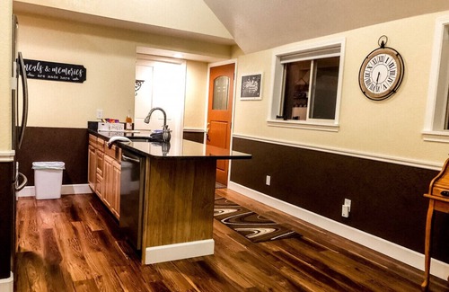 Walla Walla Apartment | The Honeymoon Suite, hot tub, full kitchen