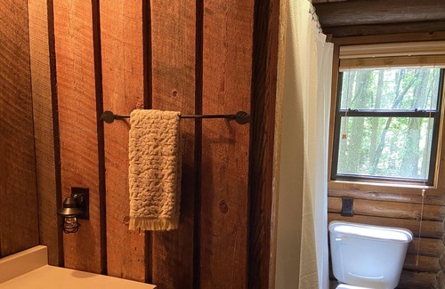 Drasco Cabin | "The Honeymooner" - a rustic, quaint little cabin. OPEN LABOR DAY WEEKEND