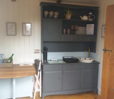 Bromsash Other | The Honeypot Shepherds Hut