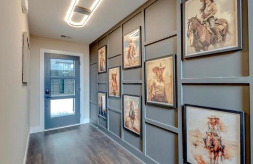 Katie Hill Neighborhood House | The Honkytonk Haven Hot Tub And Mini Golf Rooftop