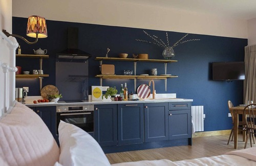 Rhosneigr Apartment | The Hoot : Quirky Pet-Friendly Studio Near Rhosneigr | Managed by Anglesey Holiday Lettings