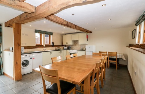 Leominster Cottage | THE HOP KILN, family friendly, character holiday cottage in Luntley