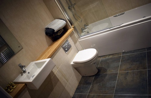 Alfreton House | The Horse & Jockey Wessington