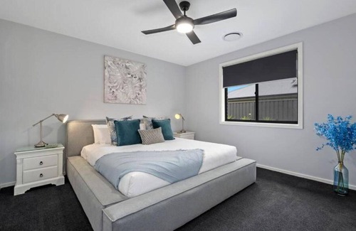 Kitchener House | The Hot Tub Haven at Onyx Abode Style & Class and room for 15 guests