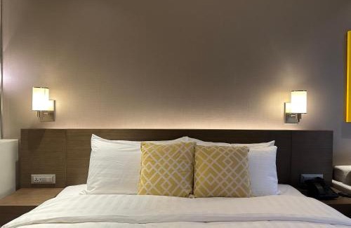 Makati Hotel | The Hotel at Tower Acqua 1