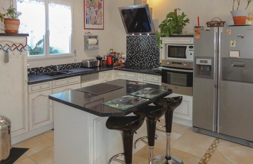 Villeneuve-les-Beziers House | The house is modern, bright and has air conditioning.