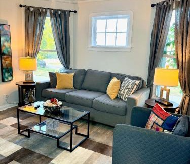 Old Brooklyn Apartment | The House Hotels - Henninger Lower V1