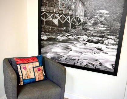 Old Brooklyn Apartment | The House Hotels - Henninger Lower V1
