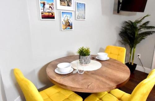 Detroit - Shoreway Apartment | The House Hotels - Lake Ave