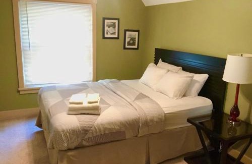 Detroit - Shoreway Apartment | The House Hotels - W47th 2 - 5 Minutes from Downtown