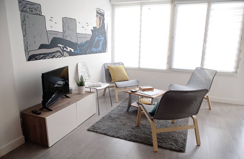 Vannes Cottage | The House of bubbles, central Valves & private parking
