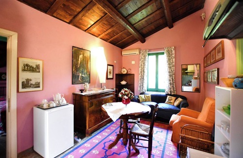 Otricoli Apartment | THE HOUSE OF THE ROSES Umbrian countryside, delightful vacation home, rose garden orchard