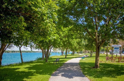 St. Clair House | The House on 6th - steps away from beaches & parks!
